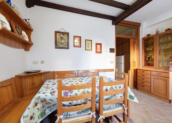Maria Auronzo *